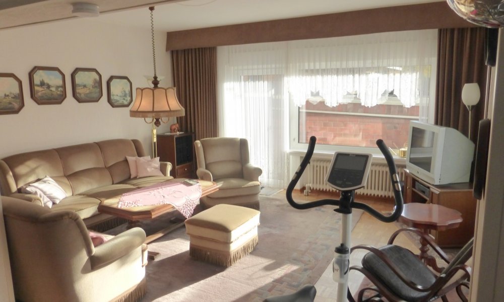 2-Familienhaus mit Platz, renovierungsbedürftig